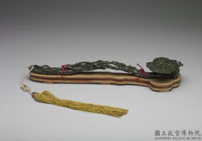图片[2]-Jade spirit-fungus ruyi scepter with pine and plum-blossom decoration, Qing dynasty (1644-1911)-China Archive